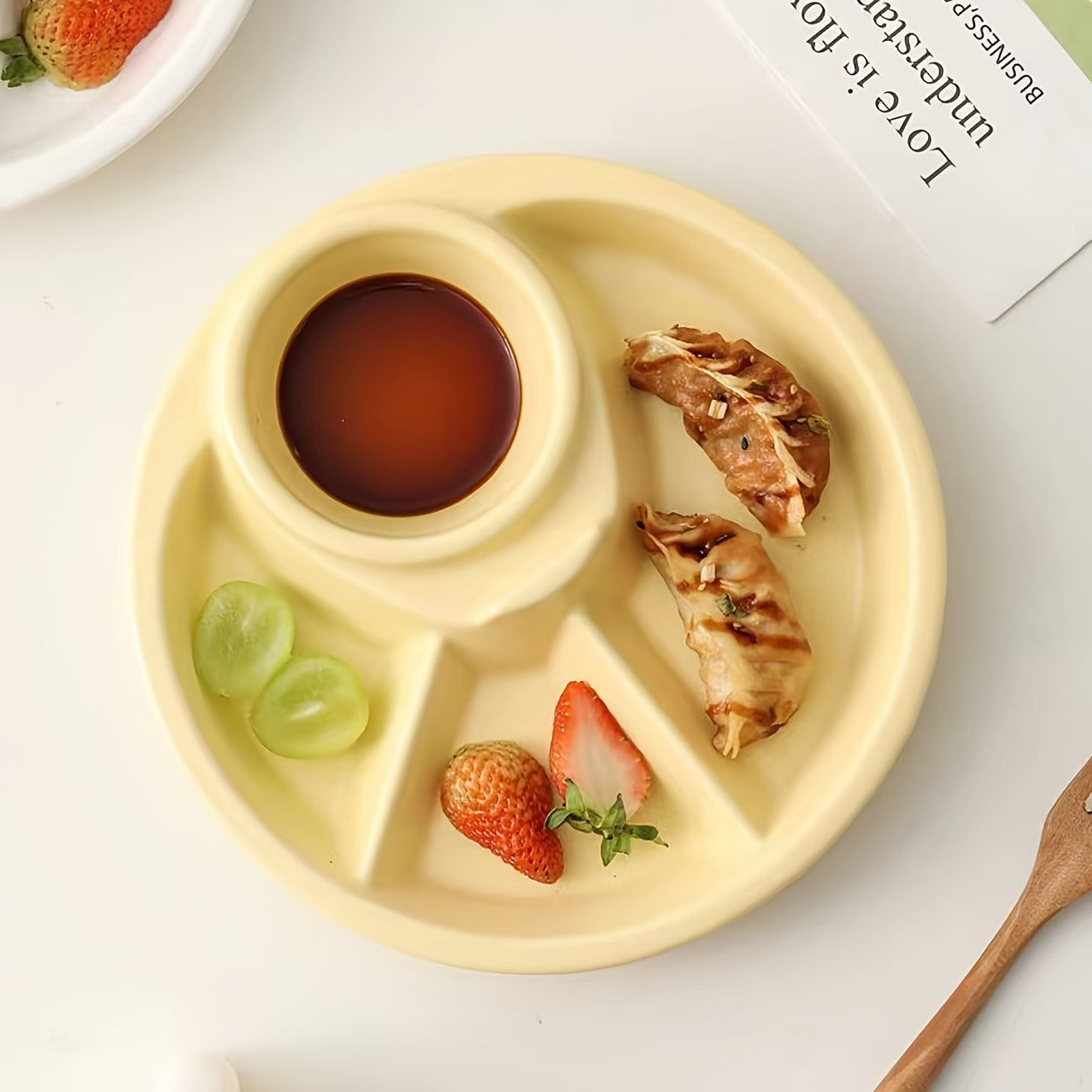 1pc, Innovative Round Plastic Divided Food Serving Plate, Random Colors - BPA Free, Dishwasher Safe